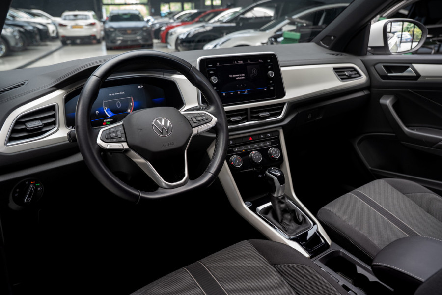 Volkswagen T-Roc Cabrio 1.5 TSI Navi Virtual C. Camera Beats PDC Stuurverwarming LED Stoelverwarming Climate Lederen dashboard LM velgen