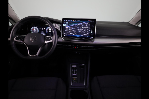 Volkswagen Golf 1.5 eHybrid Life Edition 204 pk Automaat (DSG) | Verlengde garantie | Navigatie | Parkeersensoren (Park assist) | Achteruitrijcamera | Autom. airco (3 zones) |