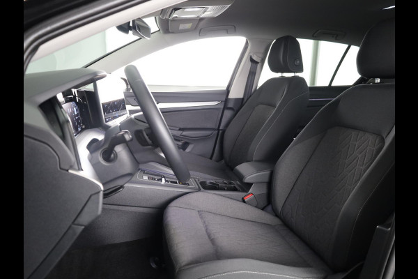Volkswagen Golf 1.5 eHybrid Life Edition 204 pk Automaat (DSG) | Verlengde garantie | Navigatie | Parkeersensoren (Park assist) | Achteruitrijcamera | Autom. airco (3 zones) |