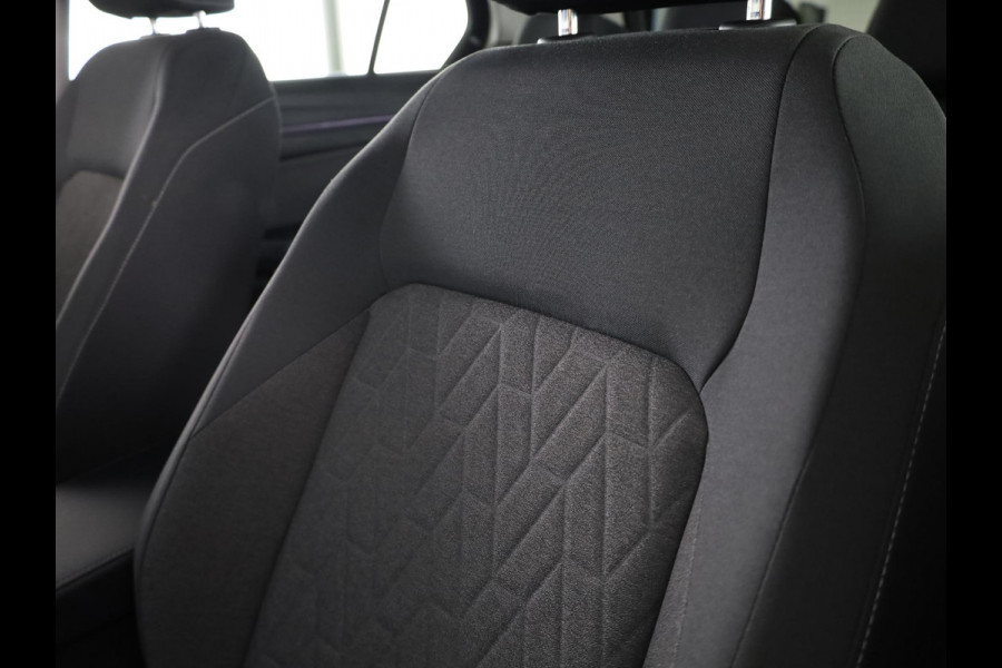 Volkswagen Golf 1.5 eHybrid Life Edition 204 pk Automaat (DSG) | Verlengde garantie | Navigatie | Parkeersensoren (Park assist) | Achteruitrijcamera | Autom. airco (3 zones) |