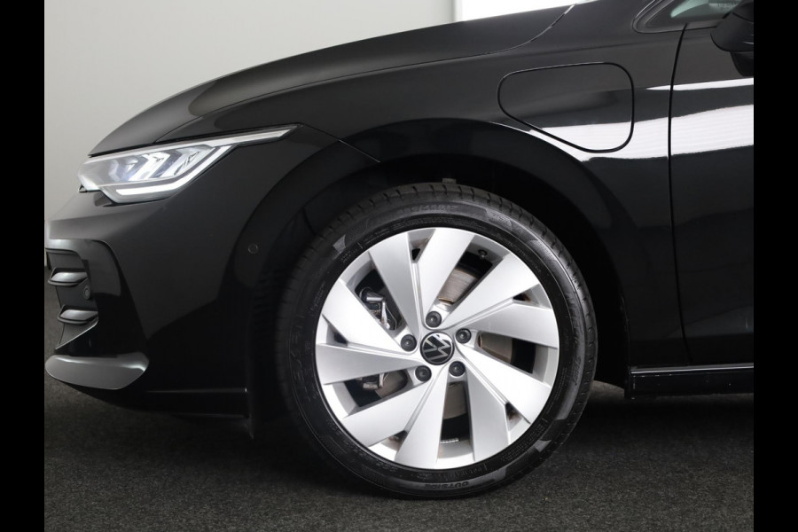 Volkswagen Golf 1.5 eHybrid Life Edition 204 pk Automaat (DSG) | Verlengde garantie | Navigatie | Parkeersensoren (Park assist) | Achteruitrijcamera | Autom. airco (3 zones) |