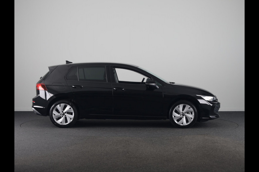 Volkswagen Golf 1.5 eHybrid Life Edition 204 pk Automaat (DSG) | Verlengde garantie | Navigatie | Parkeersensoren (Park assist) | Achteruitrijcamera | Autom. airco (3 zones) |