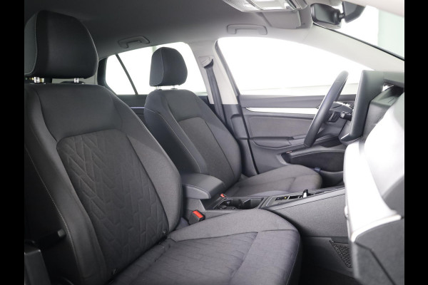 Volkswagen Golf 1.5 eHybrid Life Edition 204 pk Automaat (DSG) | Verlengde garantie | Navigatie | Parkeersensoren (Park assist) | Achteruitrijcamera | Autom. airco (3 zones) |