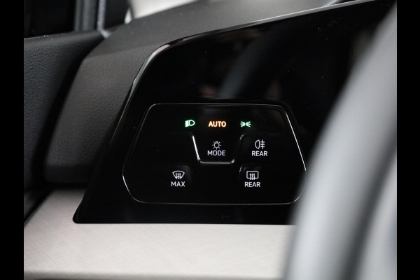 Volkswagen Golf 1.5 eHybrid Life Edition 204 pk Automaat (DSG) | Verlengde garantie | Navigatie | Parkeersensoren (Park assist) | Achteruitrijcamera | Autom. airco (3 zones) |