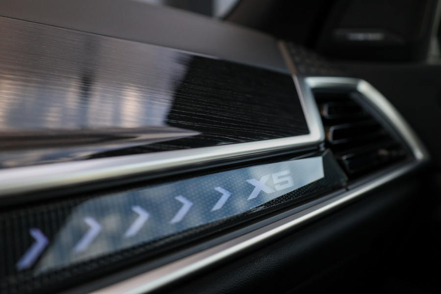 BMW X5 xDrive50e | BTW | SKYLOUNGE | 22 INCH | H/K | COMFORTSTOELEN | HUD |