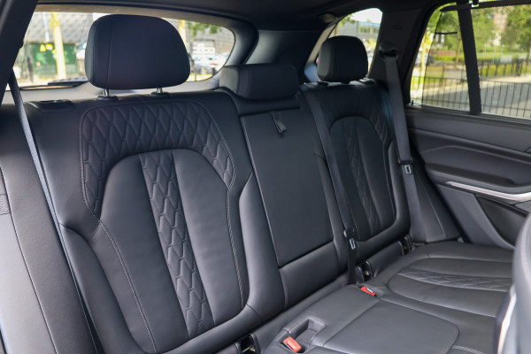 BMW X5 xDrive50e | BTW | SKYLOUNGE | 22 INCH | H/K | COMFORTSTOELEN | HUD |