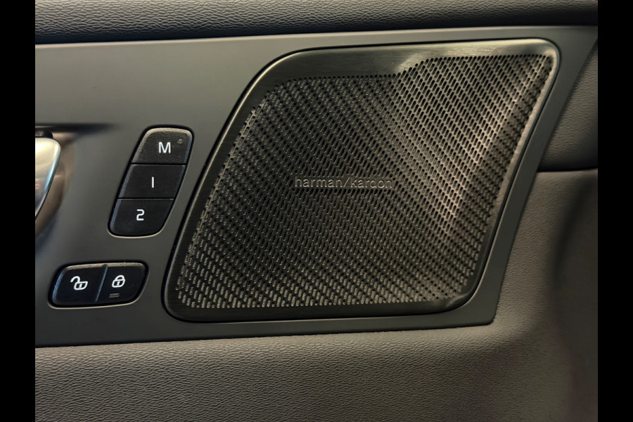 Volvo XC60 2.0 T6 Plug-in hybrid AWD R-Design|Pano|H&K|Vol!