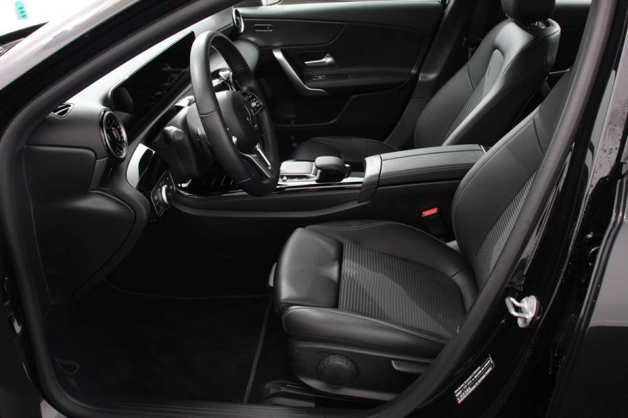 Mercedes-Benz A-Klasse 180 7-DCT Progressive Style Plus Navigatie Climate Control Camera Led 17"Lichtmetalen velgen Dab Half Leder Cruise control