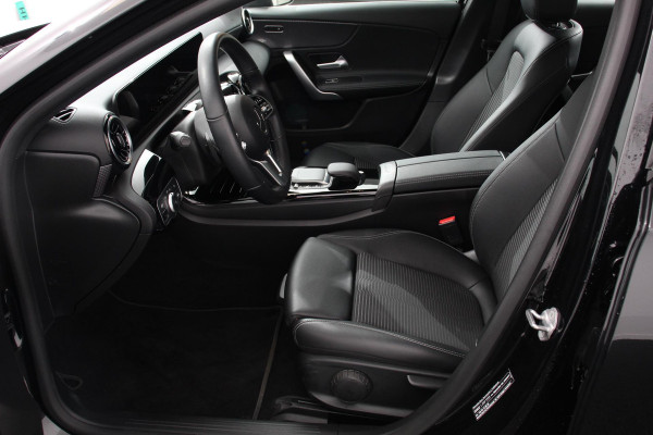 Mercedes-Benz A-Klasse 180 7-DCT Progressive Style Plus Navigatie Climate Control Camera Led 17"Lichtmetalen velgen Dab Half Leder Cruise control