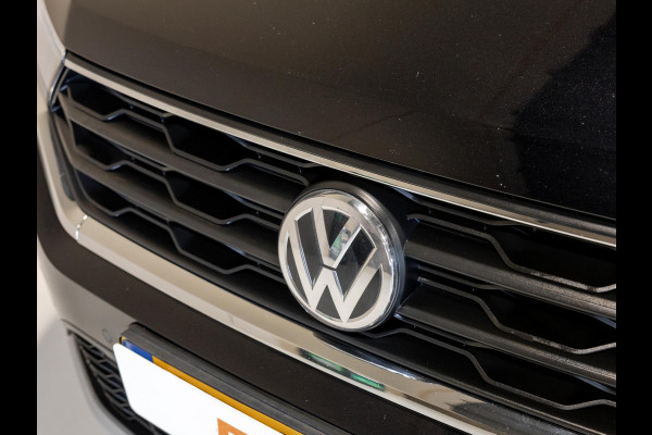 Volkswagen T-Roc 1.5 TSI Sport 150pk / Stoelverwarming / Airco / Navigatie / Adaptieve cruise control / Apple carplay /