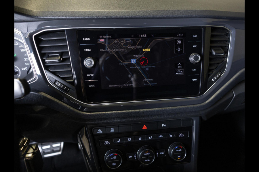 Volkswagen T-Roc 1.5 TSI Sport 150pk / Stoelverwarming / Airco / Navigatie / Adaptieve cruise control / Apple carplay /