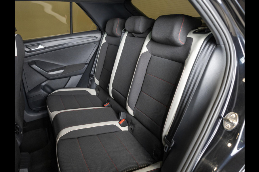 Volkswagen T-Roc 1.5 TSI Sport 150pk / Stoelverwarming / Airco / Navigatie / Adaptieve cruise control / Apple carplay /