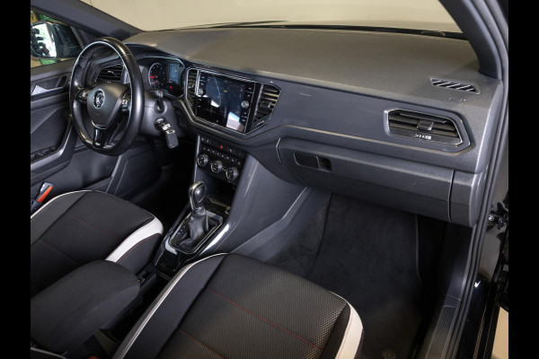 Volkswagen T-Roc 1.5 TSI Sport 150pk / Stoelverwarming / Airco / Navigatie / Adaptieve cruise control / Apple carplay /