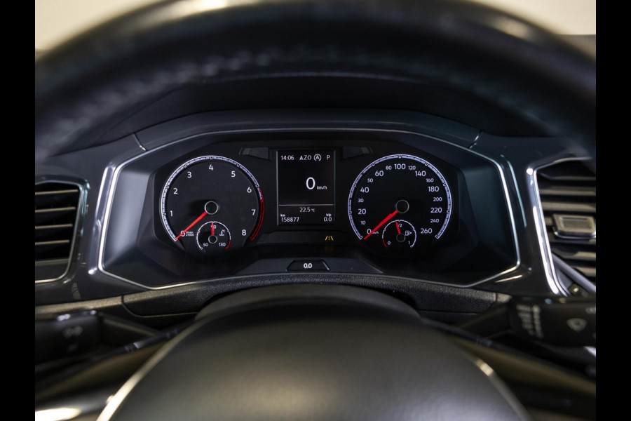 Volkswagen T-Roc 1.5 TSI Sport 150pk / Stoelverwarming / Airco / Navigatie / Adaptieve cruise control / Apple carplay /