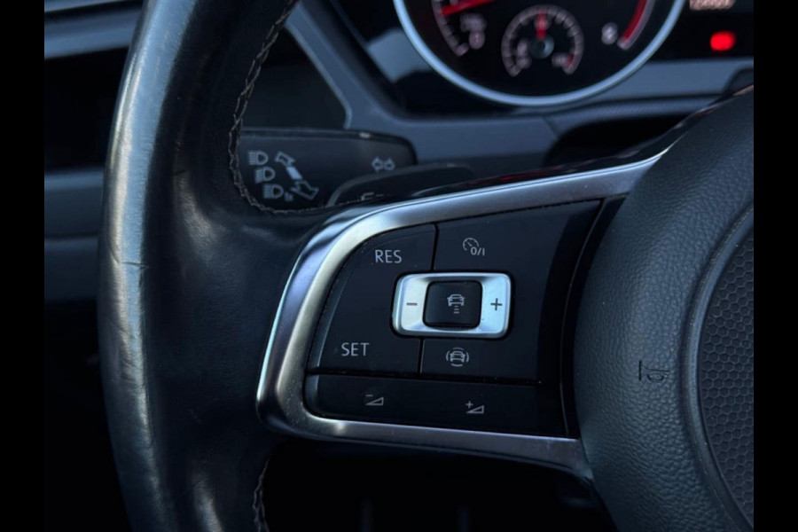 Volkswagen Touran 1.5 TSI | 3x R-Line | Pano | Leder | ACC