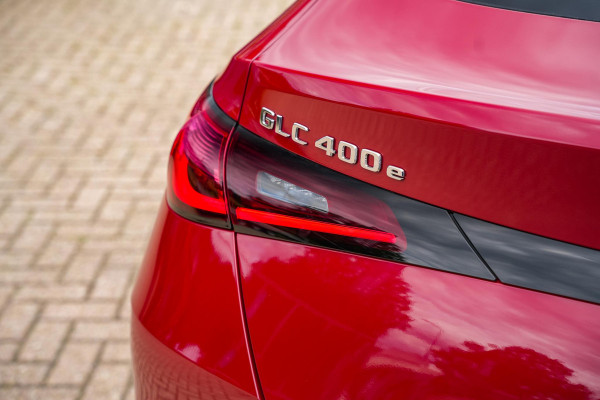 Mercedes-Benz GLC Coupé 400e 4MATIC AMG Line Schuifdak Ambient Trekhaak Leer 360 Camera Memory ACC