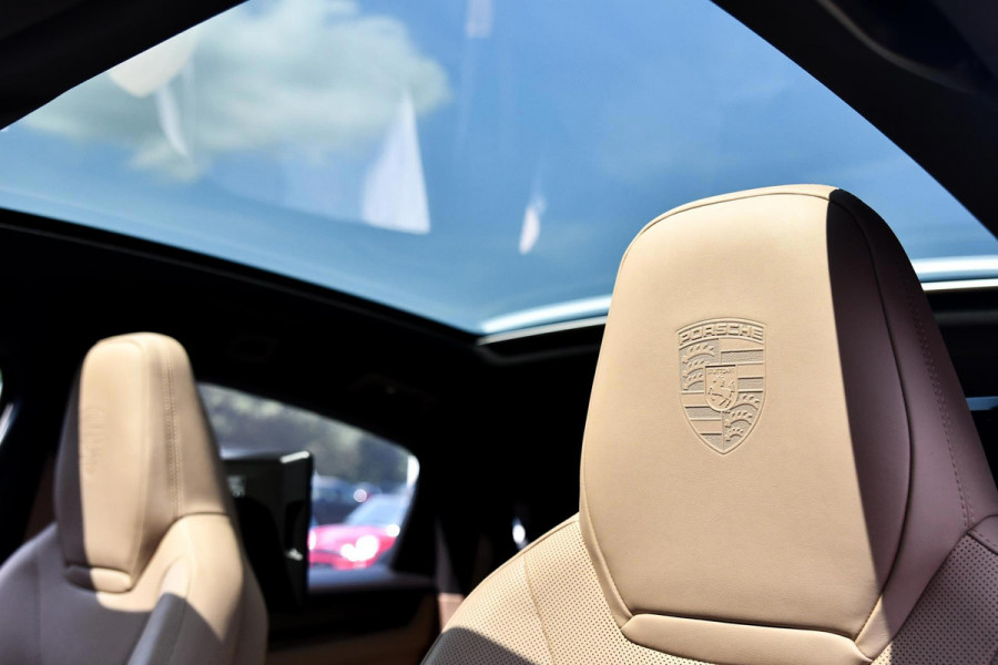 Porsche Cayenne Coupé 3.0 E-Hybrid Sport Design Platinum, Chrono, Luchtv, Sportuitl, Pano, Softcl, ACC,360,Koeling,HUD,Entertainme