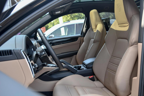 Porsche Cayenne Coupé 3.0 E-Hybrid Sport Design Platinum, Chrono, Luchtv, Sportuitl, Pano, Softcl, ACC,360,Koeling,HUD,Entertainme