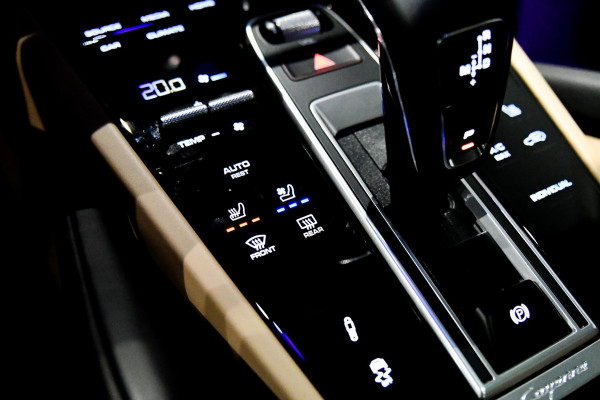 Porsche Cayenne Coupé 3.0 E-Hybrid Sport Design Platinum, Chrono, Luchtv, Sportuitl, Pano, Softcl, ACC,360,Koeling,HUD,Entertainme