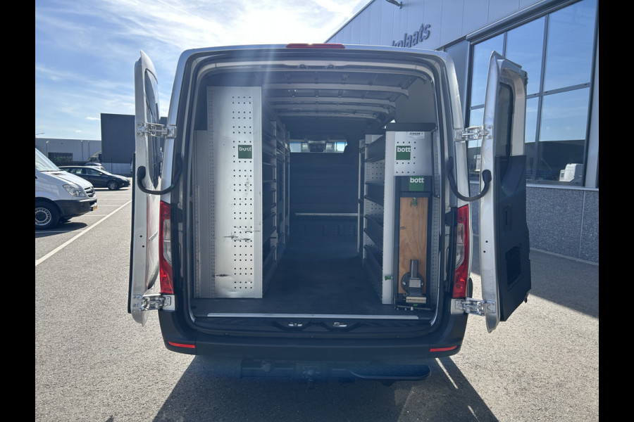 Mercedes-Benz Sprinter 315 CDI L2 H1 RWD 3500KG Trekhaak / BOTT Inrichting / MBUX 10.25 / Navigatie / Cruise control / Airco / 270 Graden achterdeuren