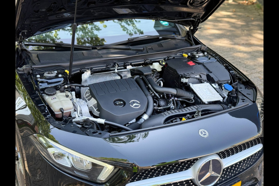 Mercedes-Benz A-Klasse 200 Business Solution AMG Automaat Pano Burmester