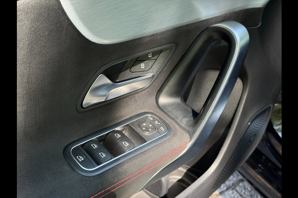 Mercedes-Benz A-Klasse 200 Business Solution AMG Automaat Pano Burmester