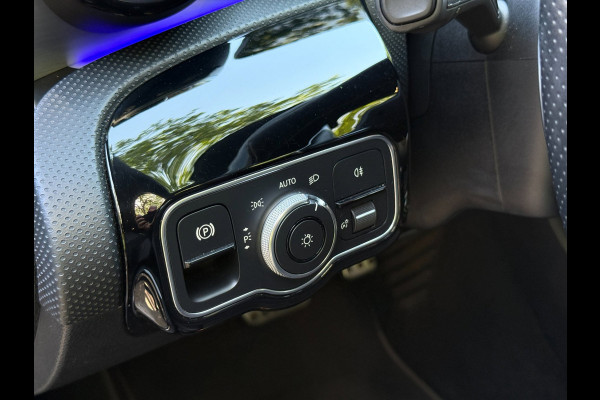 Mercedes-Benz A-Klasse 200 Business Solution AMG Automaat Pano Burmester
