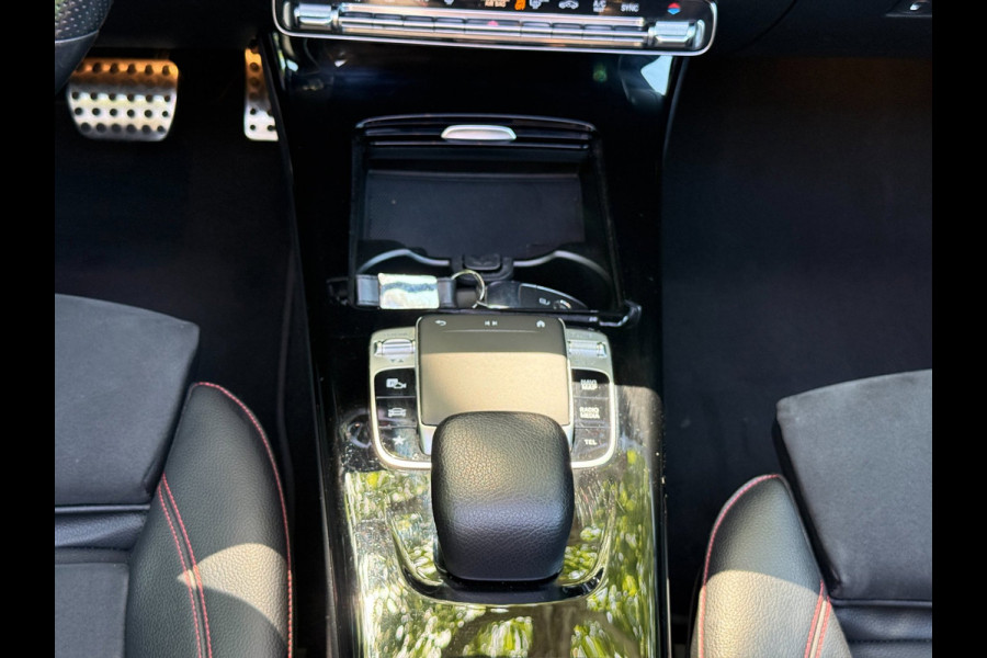 Mercedes-Benz A-Klasse 200 Business Solution AMG Automaat Pano Burmester