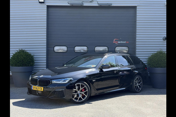 BMW 5 Serie Touring 530e M-Sport | Panoramadak | Camera | Head-Up Display | Elektrische Trekhaak | Elektrische Achterklep |