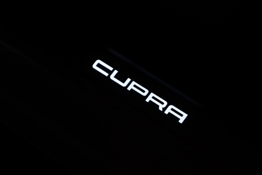 CUPRA Leon 1.4 e-Hybrid / PANO / ACC / CAMERA / KEYLESS / STUUR+STOELVERW