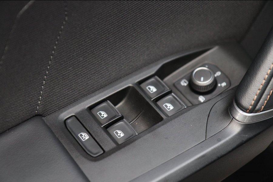 CUPRA Leon 1.4 e-Hybrid / PANO / ACC / CAMERA / KEYLESS / STUUR+STOELVERW