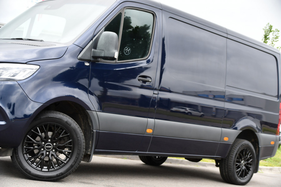 Mercedes-Benz Sprinter 319 V6 3.0 CDI L2H1 PB Edition Adapteive Cruise, 360 Camera, Carplay, LED, 10,5'' Mbux, LED, Sensoren, Trekhaak, Multimedia, Uniek!