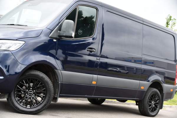 Mercedes-Benz Sprinter 319 V6 3.0 CDI L2H1 PB Edition Adapteive Cruise, 360 Camera, Carplay, LED, 10,5'' Mbux, LED, Sensoren, Trekhaak, Multimedia, Uniek!