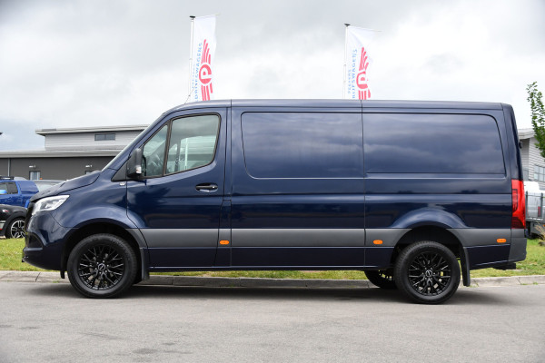 Mercedes-Benz Sprinter 319 V6 3.0 CDI L2H1 PB Edition Adapteive Cruise, 360 Camera, Carplay, LED, 10,5'' Mbux, LED, Sensoren, Trekhaak, Multimedia, Uniek!