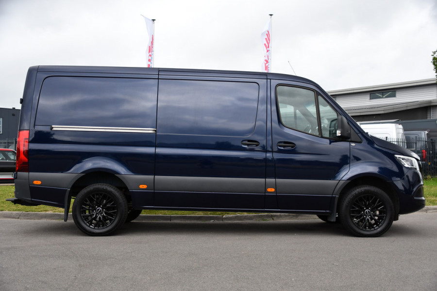 Mercedes-Benz Sprinter 319 V6 3.0 CDI L2H1 PB Edition Adapteive Cruise, 360 Camera, Carplay, LED, 10,5'' Mbux, LED, Sensoren, Trekhaak, Multimedia, Uniek!