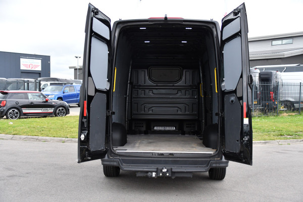 Volkswagen Crafter 35 2.0 TDI L3H3 Highline Black Edition Camera, Cruise, Carplay, LED, Clima, Automaat, Trekhaak, Sensoren, Uniek!