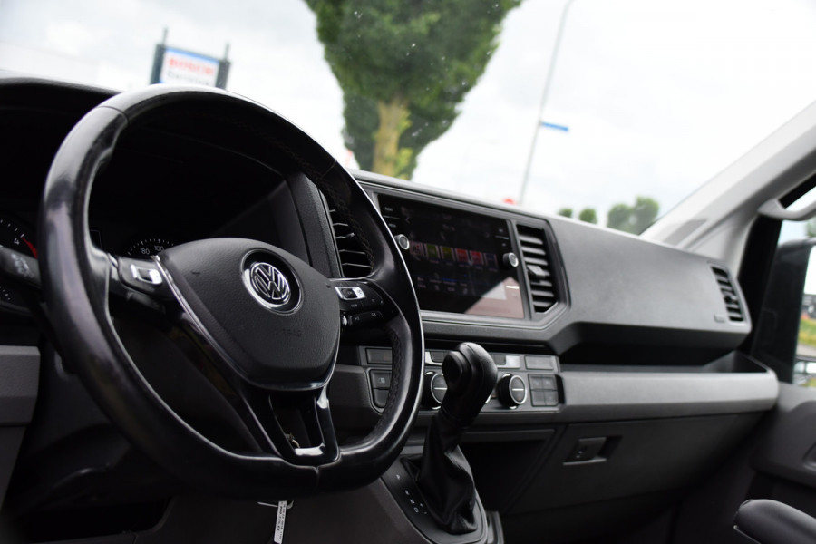 Volkswagen Crafter 35 2.0 TDI L3H3 Highline Black Edition Camera, Cruise, Carplay, LED, Clima, Automaat, Trekhaak, Sensoren, Uniek!