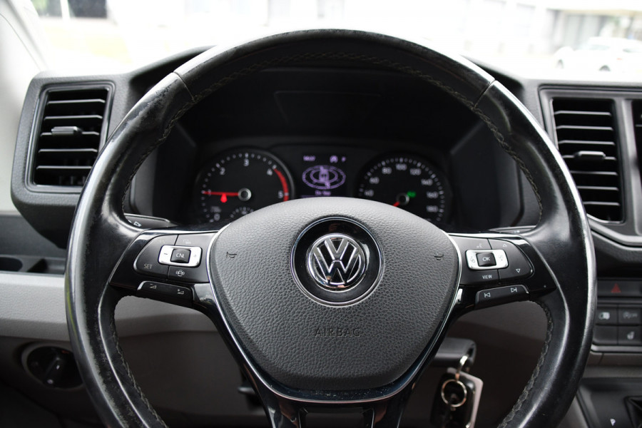 Volkswagen Crafter 35 2.0 TDI L3H3 Highline Black Edition Camera, Cruise, Carplay, LED, Clima, Automaat, Trekhaak, Sensoren, Uniek!