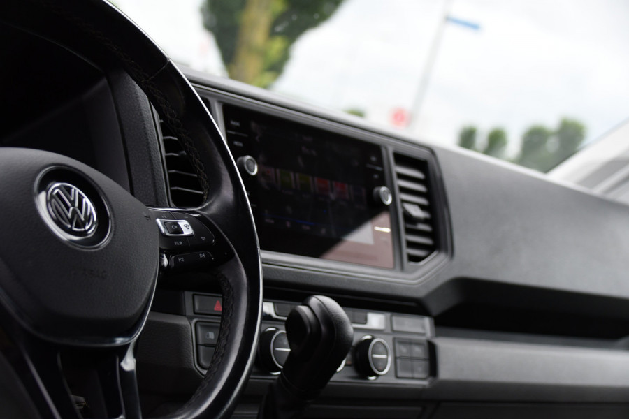 Volkswagen Crafter 35 2.0 TDI L3H3 Highline Black Edition Camera, Cruise, Carplay, LED, Clima, Automaat, Trekhaak, Sensoren, Uniek!