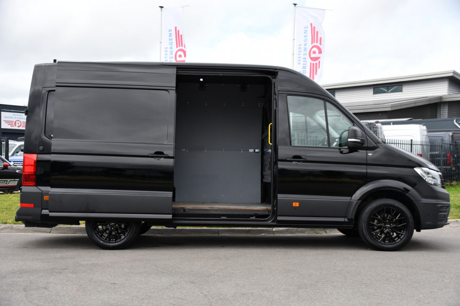 Volkswagen Crafter 35 2.0 TDI L3H3 Highline Black Edition Camera, Cruise, Carplay, LED, Clima, Automaat, Trekhaak, Sensoren, Uniek!