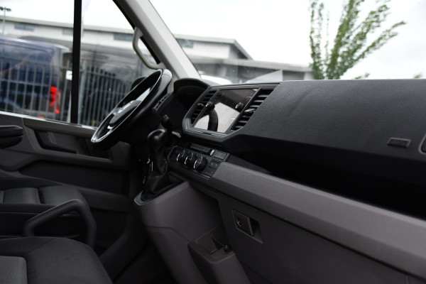 Volkswagen Crafter 35 2.0 TDI L3H3 Highline Black Edition Camera, Cruise, Carplay, LED, Clima, Automaat, Trekhaak, Sensoren, Uniek!