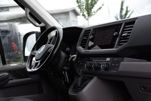Volkswagen Crafter 35 2.0 TDI L3H3 Highline Black Edition Camera, Cruise, Carplay, LED, Clima, Automaat, Trekhaak, Sensoren, Uniek!