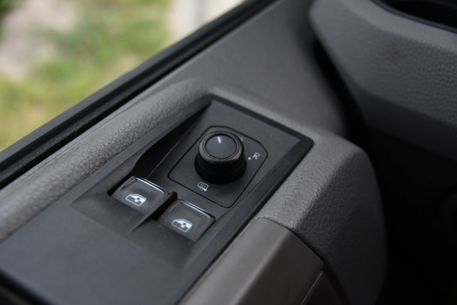 Volkswagen Crafter 35 2.0 TDI L3H3 Highline Black Edition Camera, Cruise, Carplay, LED, Clima, Automaat, Trekhaak, Sensoren, Uniek!
