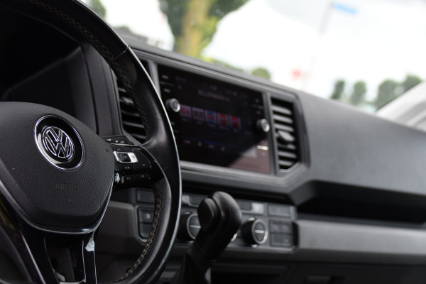 Volkswagen Crafter 35 2.0 TDI L3H3 Highline Black Edition Camera, Cruise, Carplay, LED, Clima, Automaat, Trekhaak, Sensoren, Uniek!