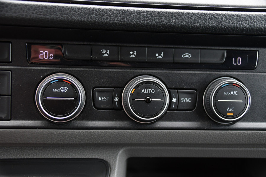Volkswagen Crafter 35 2.0 TDI L3H3 Highline Black Edition Camera, Cruise, Carplay, LED, Clima, Automaat, Trekhaak, Sensoren, Uniek!