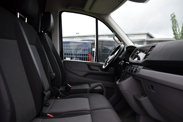 Volkswagen Crafter 35 2.0 TDI L3H3 Highline Black Edition Camera, Cruise, Carplay, LED, Clima, Automaat, Trekhaak, Sensoren, Uniek!