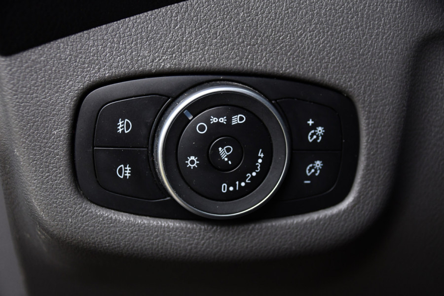Ford Transit Connect 1.5 EcoBlue L2 Edition Camera, Cruise, Carplay, 100pk, Automaat, Sensoren, Trekhaak, Airco, Multimedia, Navi, Uniek!