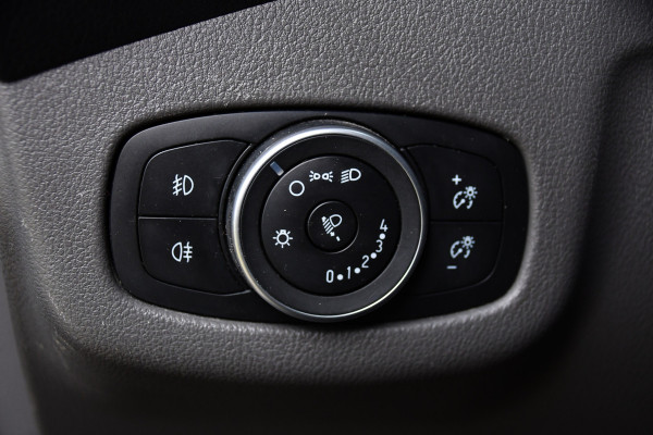 Ford Transit Connect 1.5 EcoBlue L2 Edition Camera, Cruise, Carplay, 100pk, Automaat, Sensoren, Trekhaak, Airco, Multimedia, Navi, Uniek!