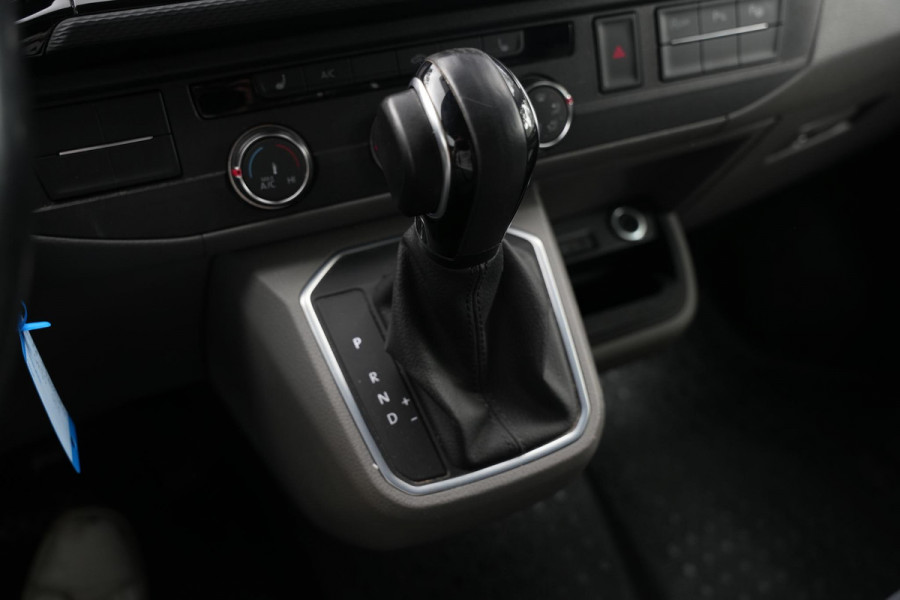 Volkswagen Transporter 2.0 TDI L1H1 4Motion Edition | Automaat | Trekhaak | Multifunctioneel Stuurwiel | Navigatie | Parkeerhulp Voor + Achter | Cruise Control | LED-Koplampen | LED-Achterlichten | Achteruitrijcamera | Airco | DAB+ | Apple/Android Carplay |