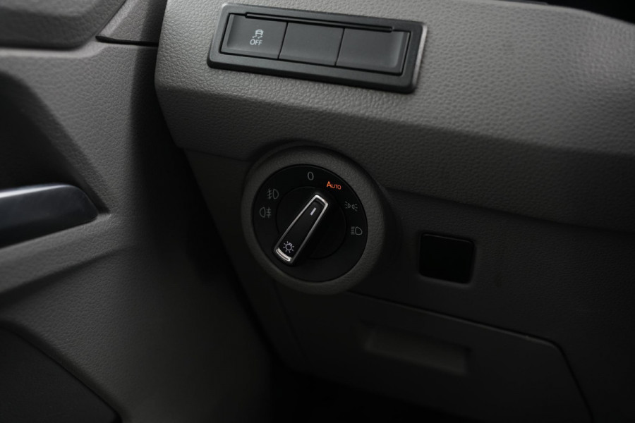Volkswagen Transporter 2.0 TDI L1H1 4Motion Edition | Automaat | Trekhaak | Multifunctioneel Stuurwiel | Navigatie | Parkeerhulp Voor + Achter | Cruise Control | LED-Koplampen | LED-Achterlichten | Achteruitrijcamera | Airco | DAB+ | Apple/Android Carplay |